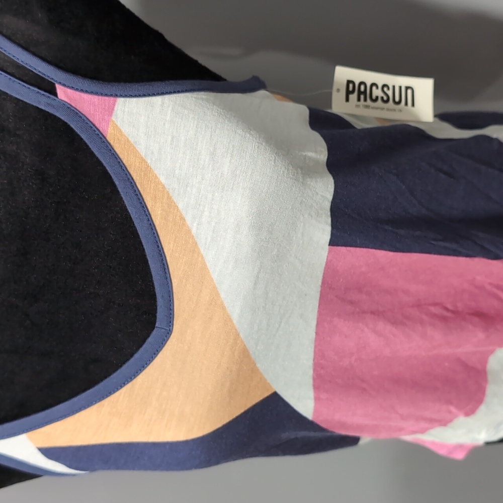 PacSun geometric tank - Picture 3 of 6
